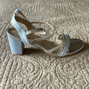 Brand new never worn women’s silver shoe size 9 1/2